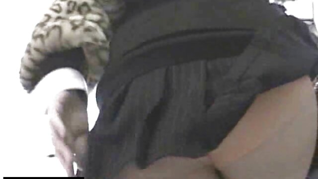 NAHÉ : Cilik-tittied wadon karo ponytail bajingan dening pelatih ing gedung olahraga Cool porno film