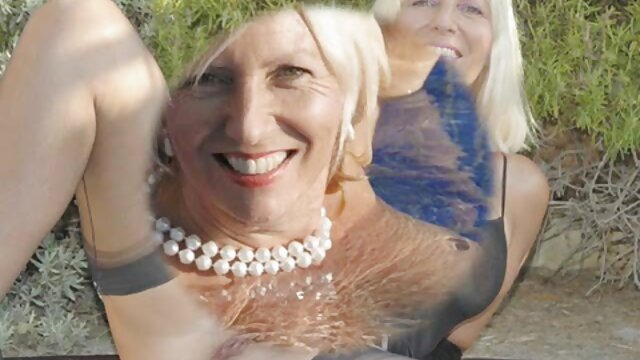 NAHÉ :  Pirang milf karo amba balon nemu dheweke nyenyet tempek diiseni Cool porno film 
