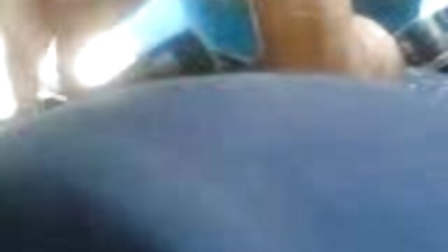 NAHÉ :  Loro nggantheng saru babes njaluk bajingan dening seneng camper Cool porno film 