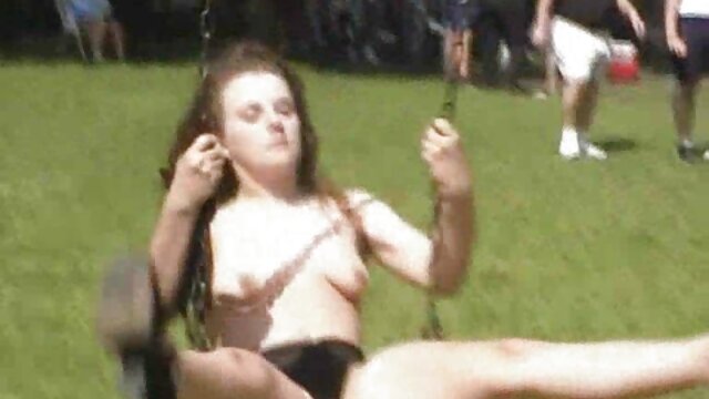 NAHÉ :  Bocah wadon tipsy nglegakake kabutuhan seksual nggunakake pitik jago hard sedulur tiri Cool porno film 