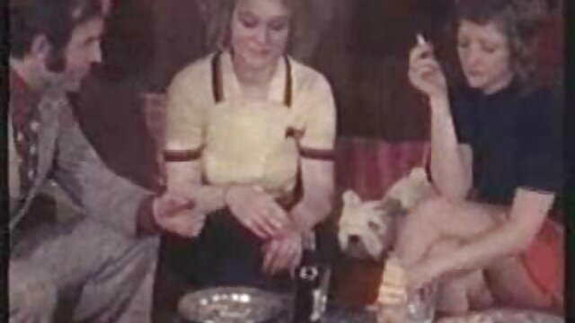 NAHÉ :  Brunette banci nemu sing gundul kandang jaran kanggo nyedhot dheweke mati Cool porno film 