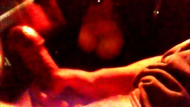 NAHÉ :  pacar wuda dilat saben liyane rebutan ing meja kayu Cool porno film 