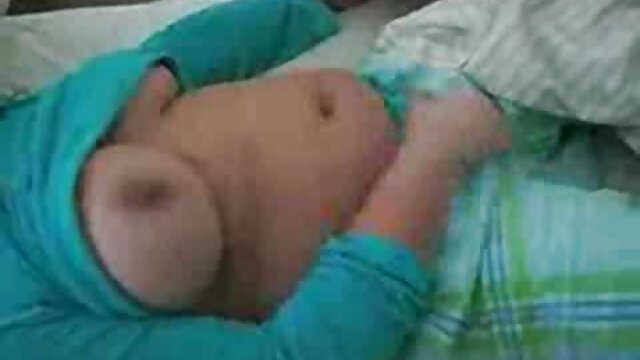NAHÉ :  Langsing dolled munggah teen squirts kabeh liwat experienced wong pitik jago Cool porno film 