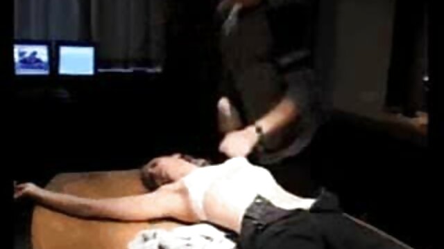 NAHÉ :  Curvy pirang squirts sawise njupuk bajingan hard dening lawas wong Cool porno film 