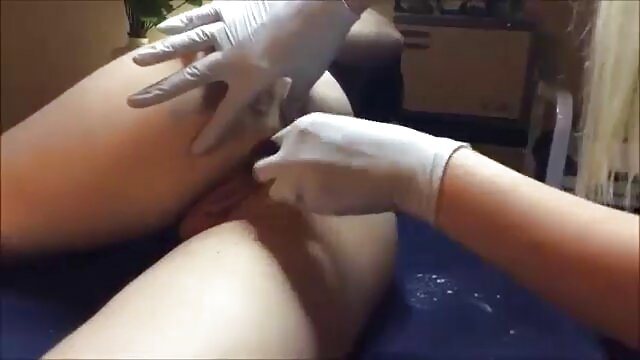 NAHÉ :  Perky brunette bayek seneng interracial dominasi Cool porno film 