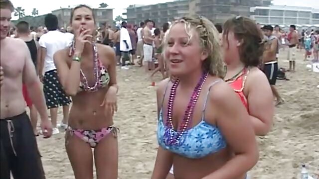 NAHÉ :  Loro apik tenan Ladies sing gadhah wong telu bebarengan jancok party Cool porno film 