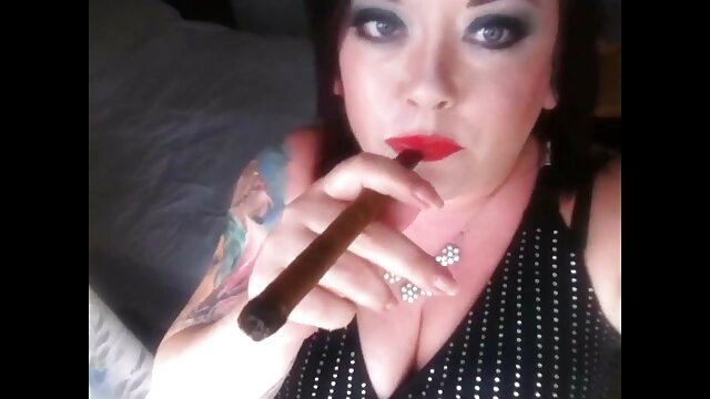 NAHÉ :  Big boobed MILF ing dhuwur tumit pengin sawetara reged lovin ' Cool porno film 